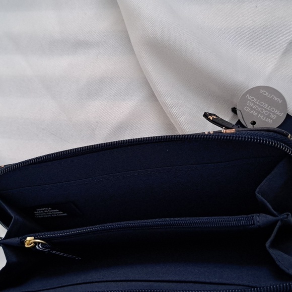 Nautica zip around wallet - Picture 4 of 4